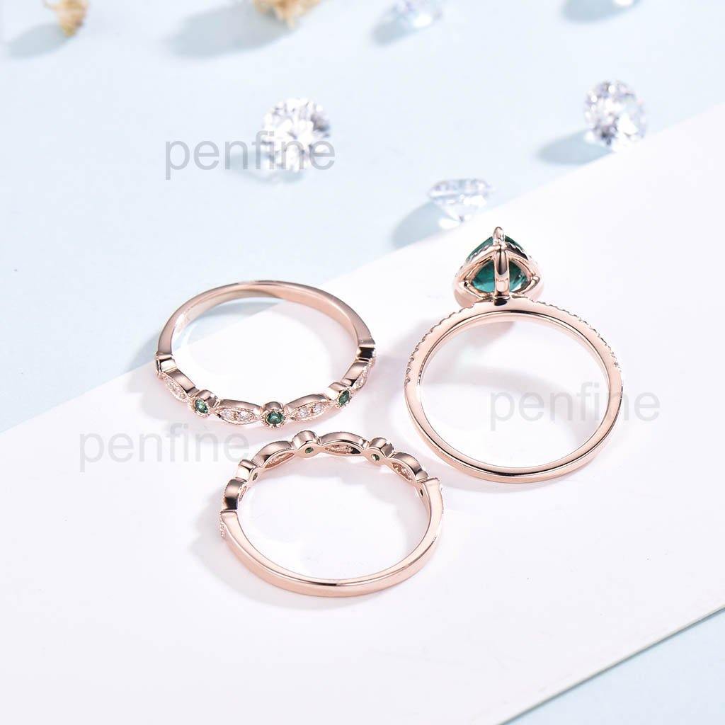 Pear shaped emerald wedding set side