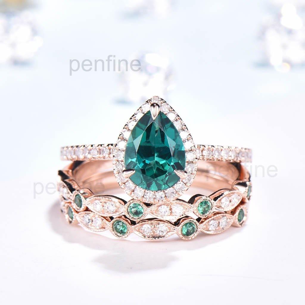 Pear shaped emerald wedding set