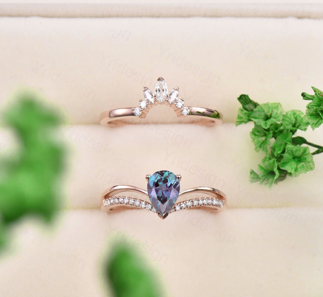 Split shank pear alexandrite wedding bridal set 2pcs art deco moissanite alexandrite engagement ring set rose gold June birthstone ring gift - PENFINE