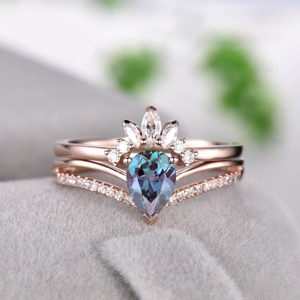 Split shank pear alexandrite wedding bridal set 2pcs art deco moissanite alexandrite engagement ring set rose gold June birthstone ring gift - PENFINE