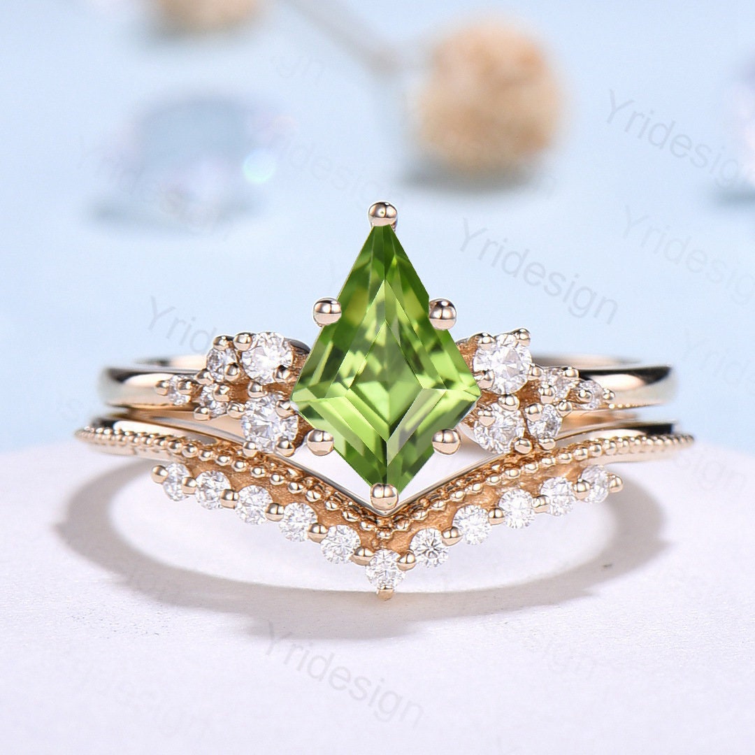 Vintage Peridot Engagement Ring Set Kite Cut Peridot Ring 14K Gold Art Deco Moissanite Wedding Ring Women Anniversary Ring bridal ring set - PENFINE