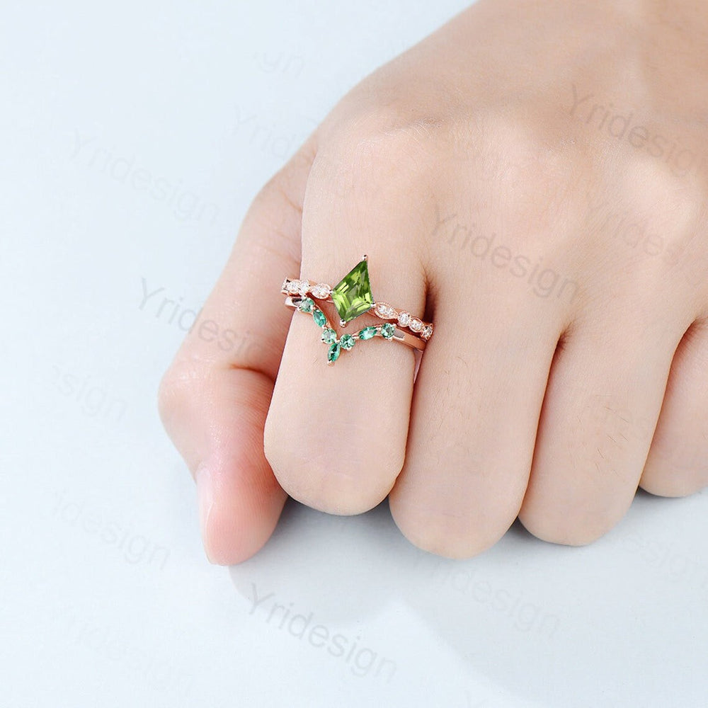 Vintage Kite Cut Peridot Wedding Ring Set Rose Gold Unique Emerald and Peridot Engagement Ring August birthstone bridal ring for women - PENFINE