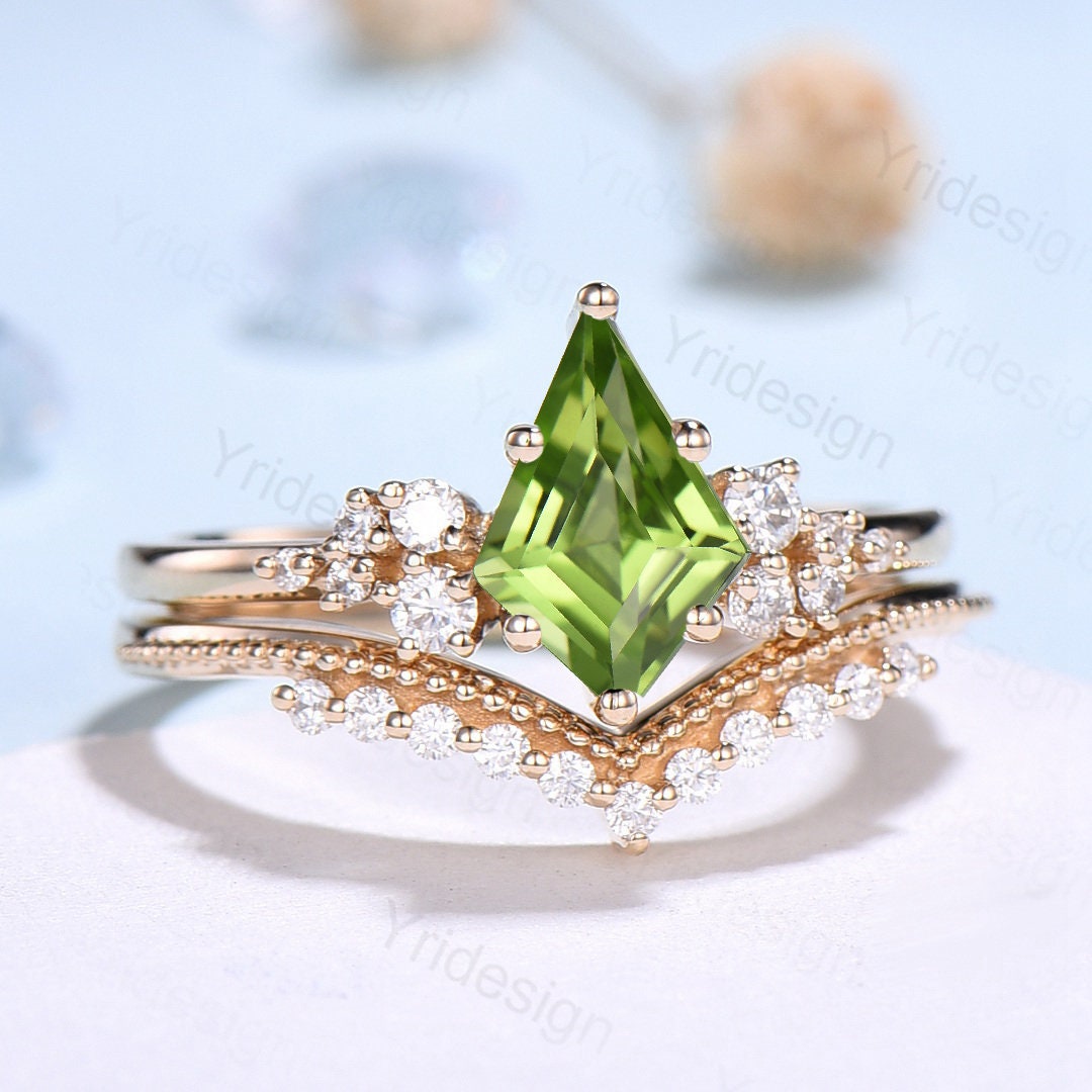 Vintage Peridot Engagement Ring Set Kite Cut Peridot Ring 14K Gold Art Deco Moissanite Wedding Ring Women Anniversary Ring bridal ring set - PENFINE