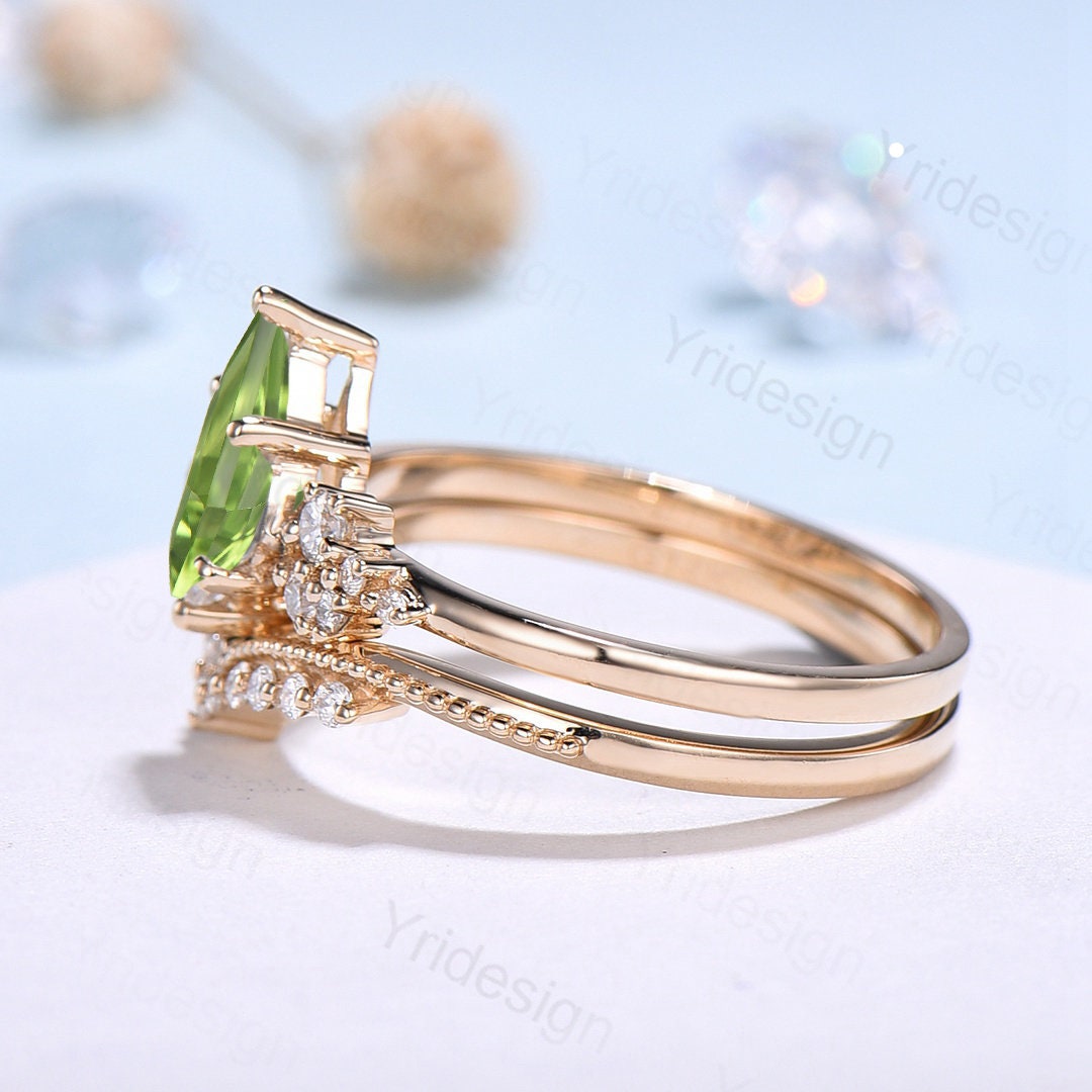 Vintage Peridot Engagement Ring Set Kite Cut Peridot Ring 14K Gold Art Deco Moissanite Wedding Ring Women Anniversary Ring bridal ring set - PENFINE