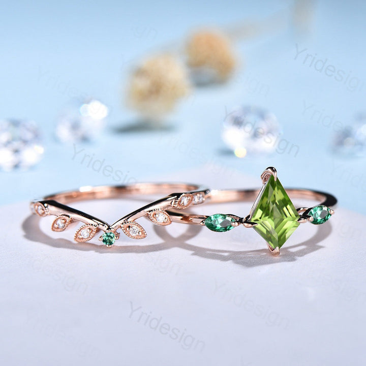 Vintage Peridot Ring Unique Green Peridot Engagement Ring Set Kite Cut Rose Gold Green Gemstone Wedding Ring Set Women Anniversary Gift - PENFINE