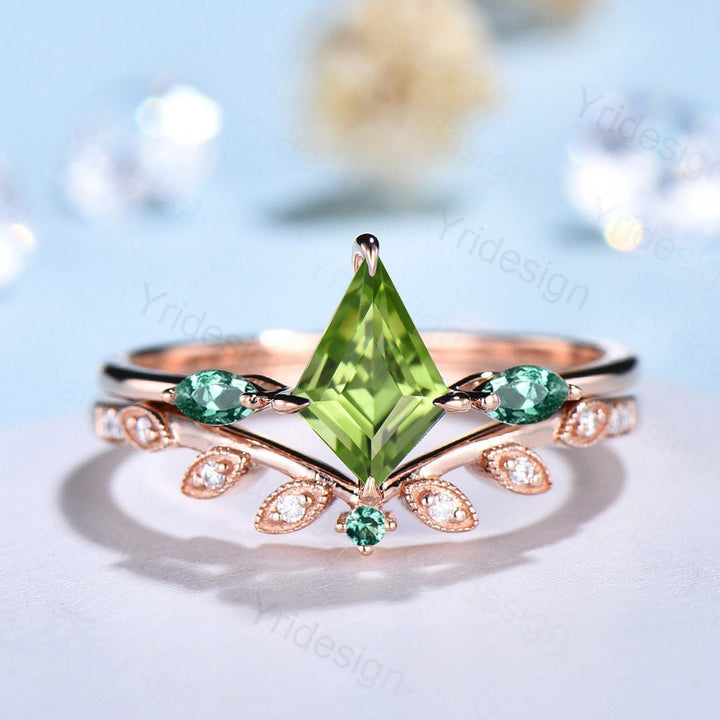 Vintage Peridot Ring Unique Green Peridot Engagement Ring Set Kite Cut Rose Gold Green Gemstone Wedding Ring Set Women Anniversary Gift - PENFINE