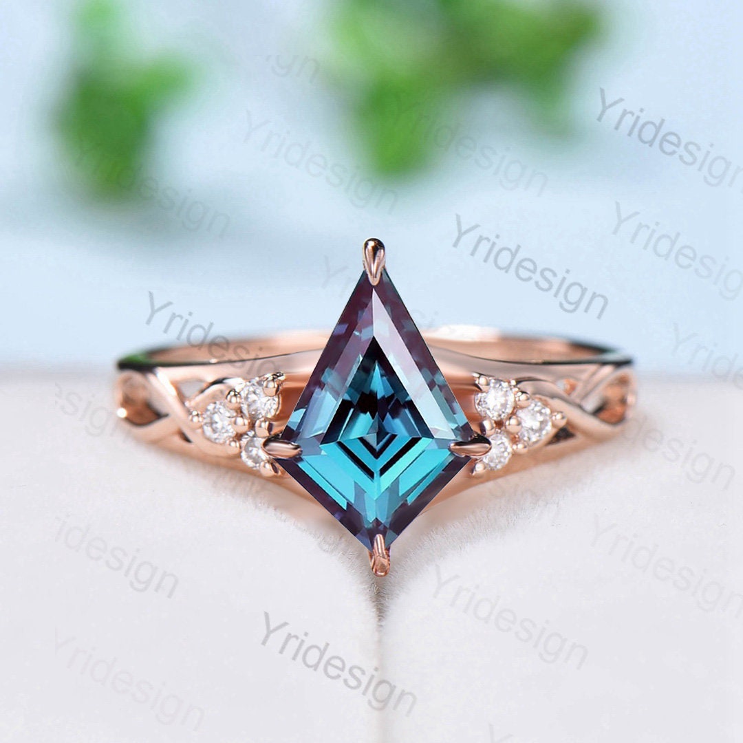 Vintage Alexandrite Engagement Ring Kite Shaped Color Changing Wedding Ring Women Infinity Promise Ring Valentine's Day Gift Christmas Gift - PENFINE