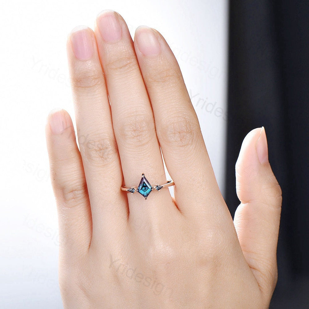 Vintage Kite Cut Alexandrite Engagement Ring Minimalist Dainty color change Alexandrite Alternative Gold Wedding Ring For Women Three Stone - PENFINE