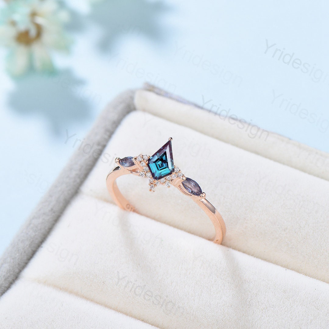Art Deco Kite Cut Alexandrite Engagement Ring Vintage Color Changing Wedding Ring Women Promise Ring Valentine's Day Gift Christmas Gift - PENFINE