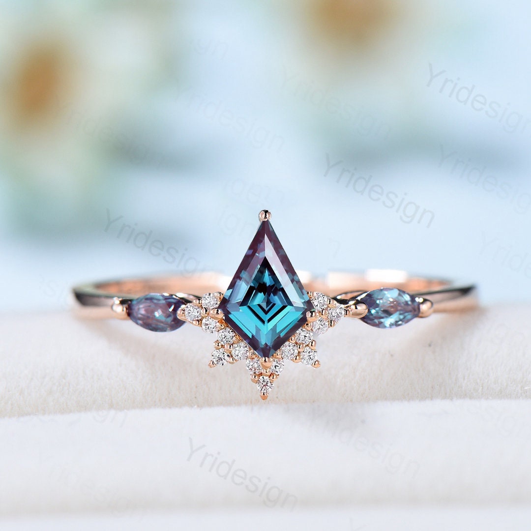 Art Deco Kite Cut Alexandrite Engagement Ring Vintage Color Changing Wedding Ring Women Promise Ring Valentine's Day Gift Christmas Gift - PENFINE