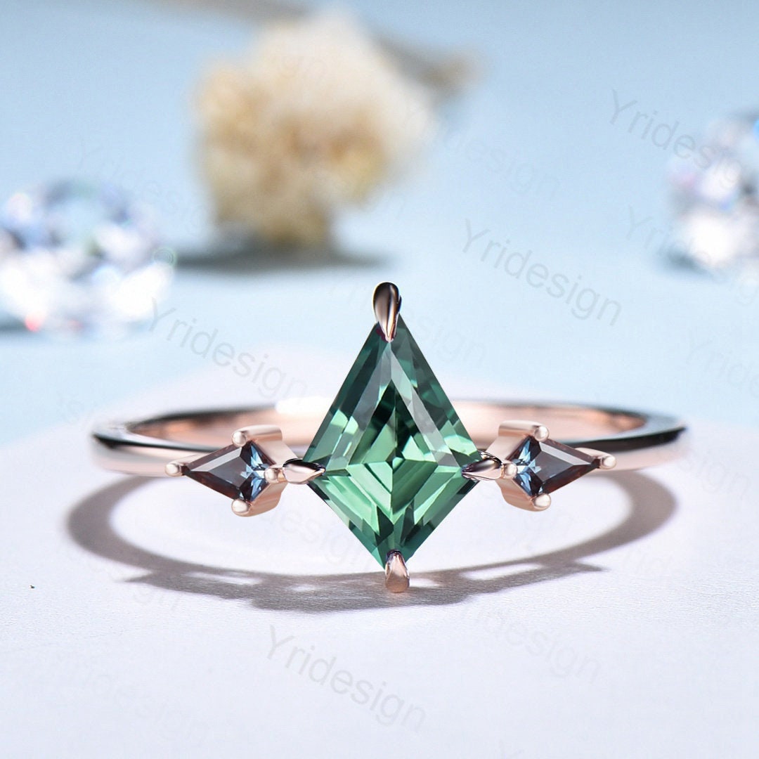 Vintage Kite Cut Lab Green Sapphire Engagement Ring Minimalist Dainty Alternative Gold Wedding Ring For Women Three Stone Promise Ring - PENFINE