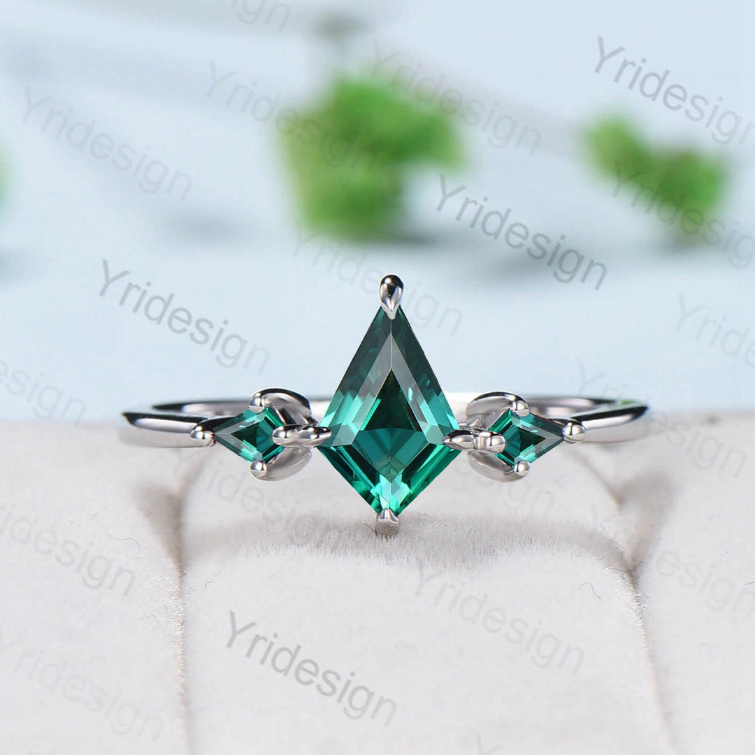 Vintage Emerald Ring Three Stone Minimalist Kite Cut Emerald Engagement Ring  Dainty May Birthstone Alternative Gold Wedding Ring For Women - PENFINE