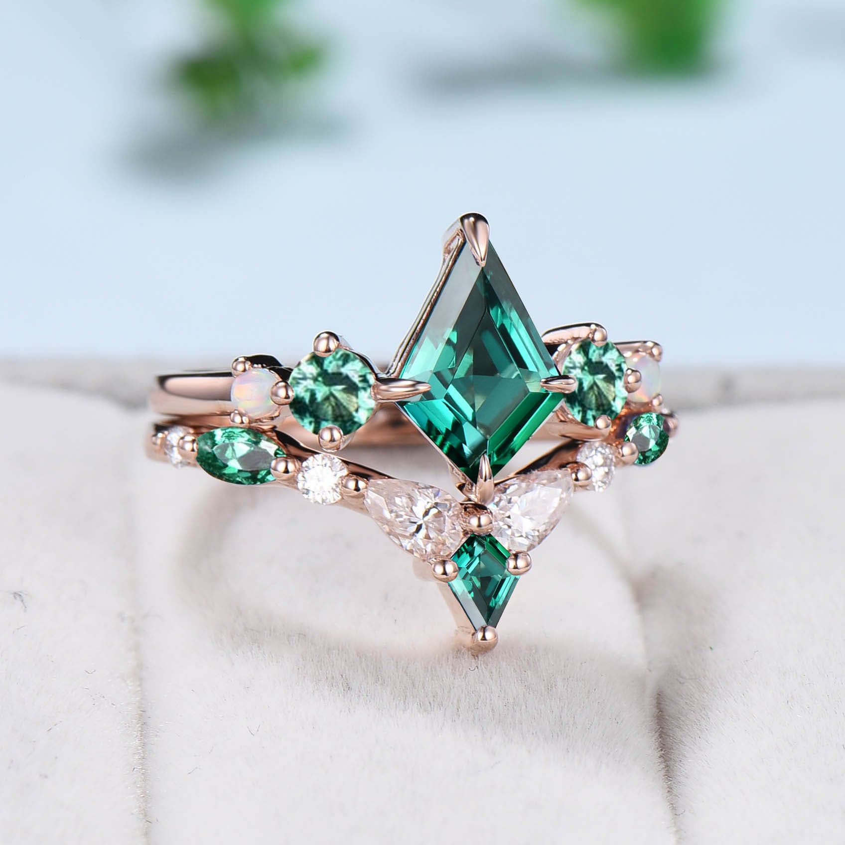Stunning Columbia Emerald Diamond Platinum Three Stone Engagement Ring –  Dandelion Antiques