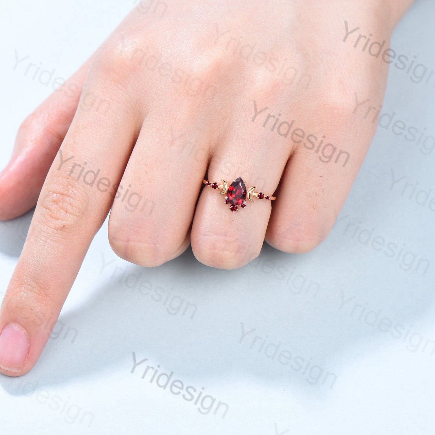 レッドムーン　オリエンタルマジック Vintage Pear Shaped Red Ruby Engagement Ring Unique Crescent moon