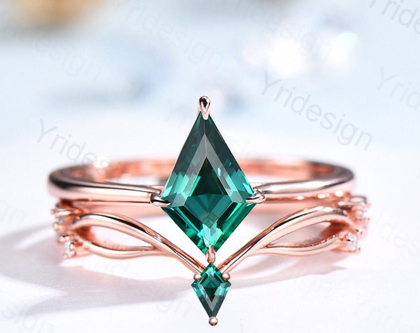 Dainty Emerald Engagement Ring Set Kite Cut Solitaire Minimalist Wedding Set Rose Gold Art Deco May birthstone Bridal Set Anniversary Gift - PENFINE