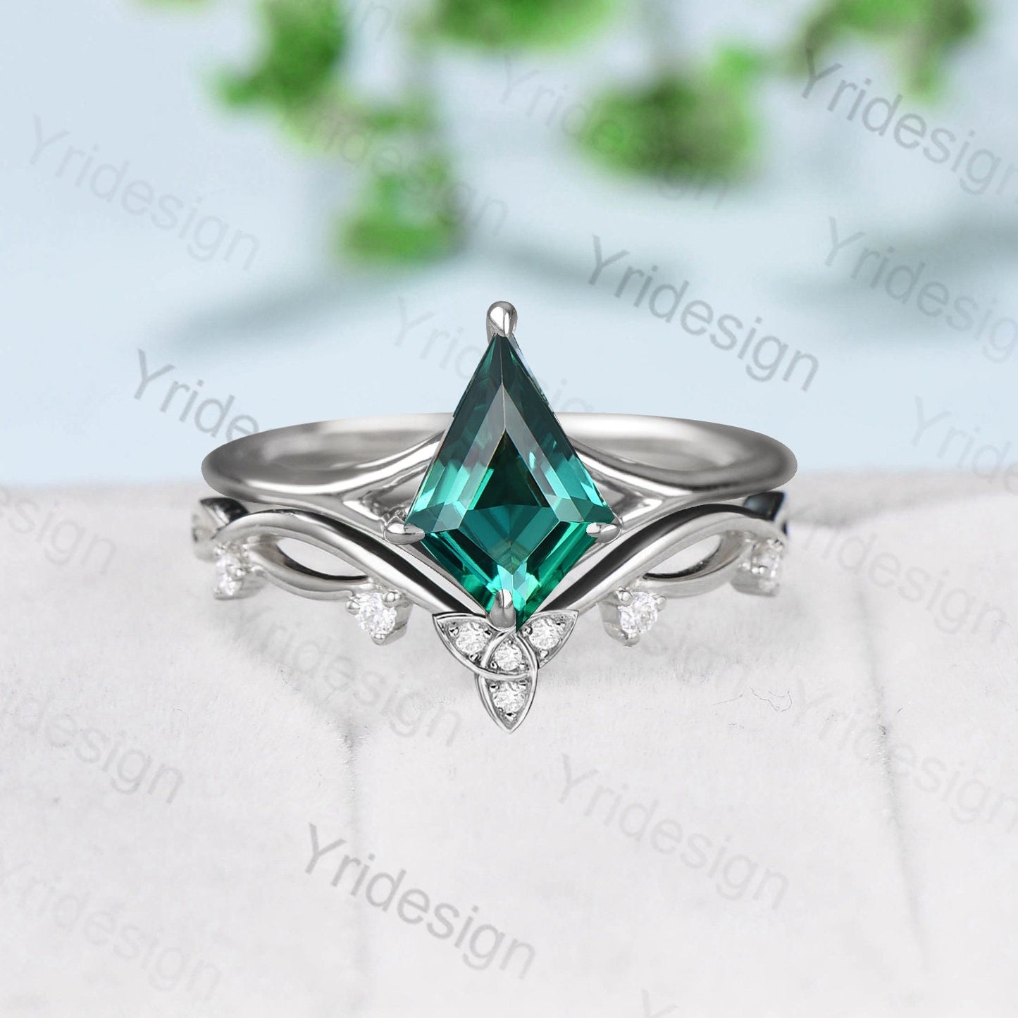 Dainty Kite cut emerald wedding ring set solitaire split shank emerald engagement ring set floral moissanite bridal bridal ring set for girl - PENFINE