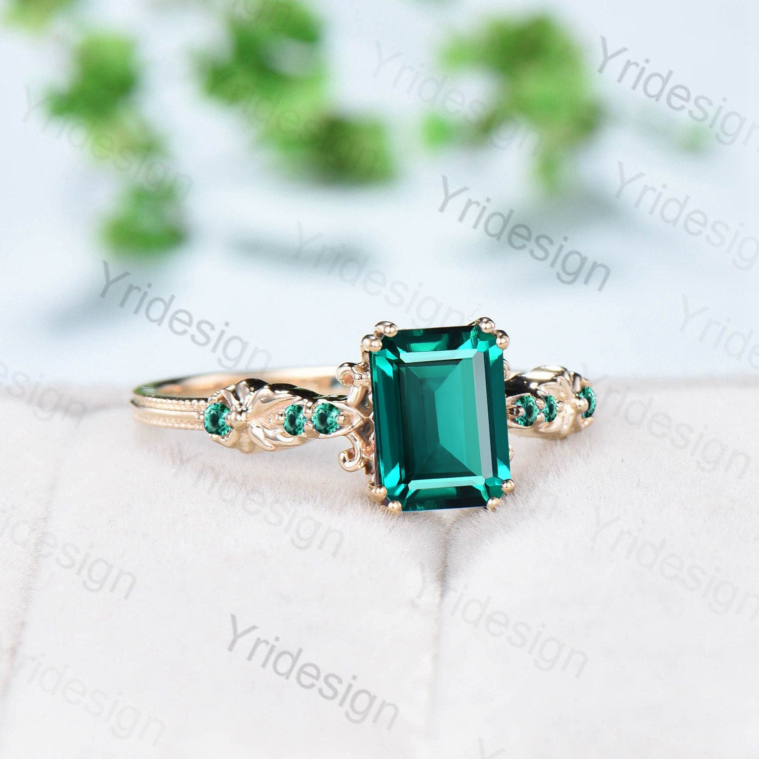 Ladies Celtic Trinity Knot Silver Ring - Emerald Green Gemstone