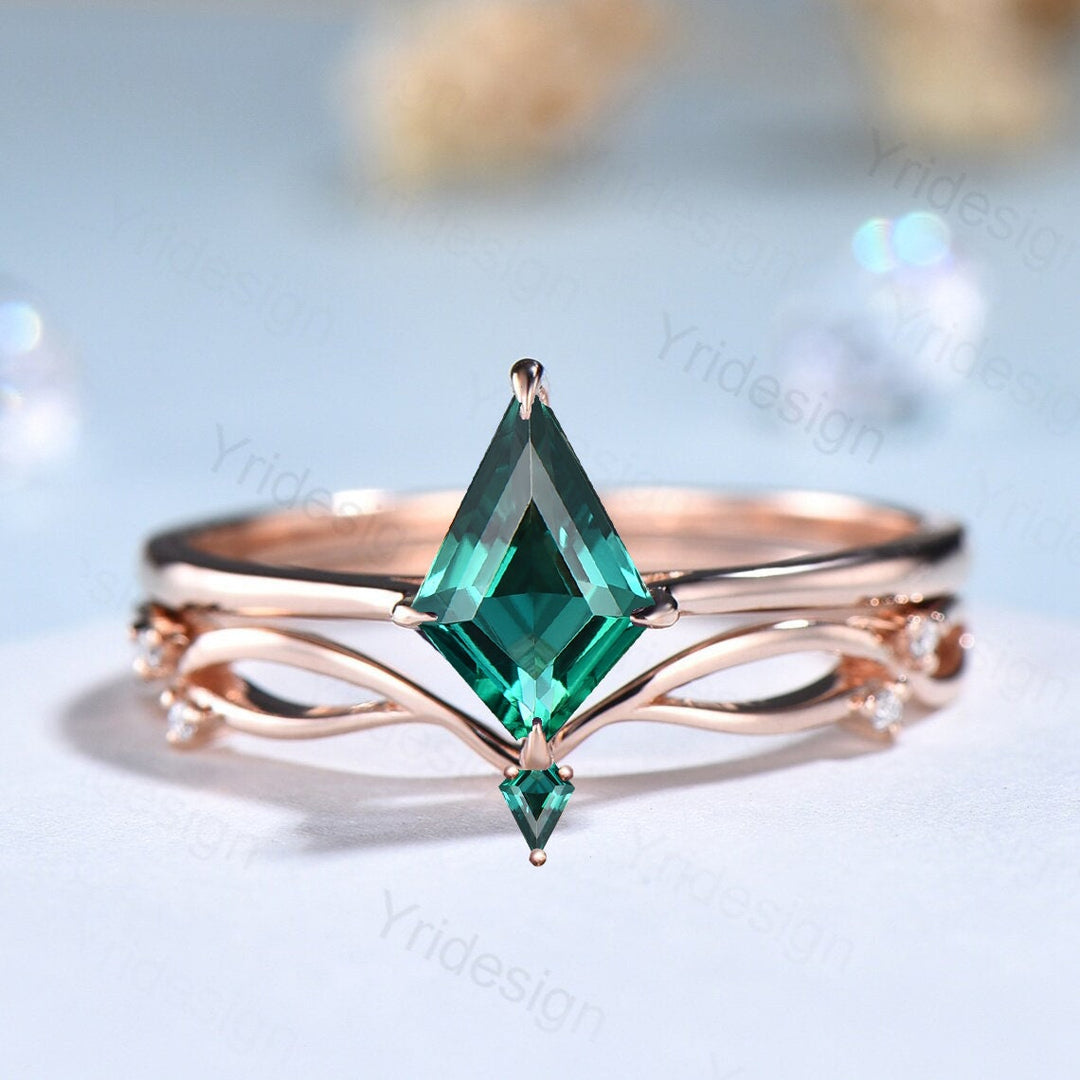 Dainty Emerald Engagement Ring Set Kite Cut Solitaire Minimalist Wedding Set Rose Gold Art Deco May birthstone Bridal Set Anniversary Gift - PENFINE